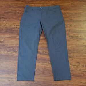 Vuori Men's Gray Pants Size 36 Athleisure Casual Trendy Comfy Workwear